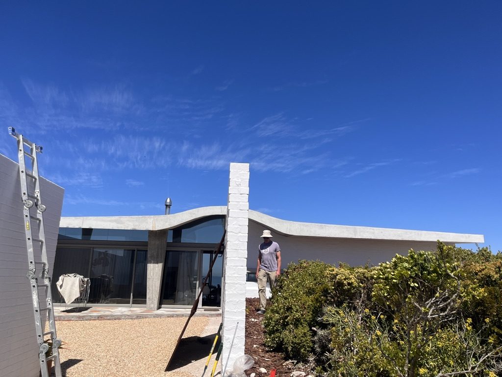 House Yzerfontein — concrete vault roof rising above Strandveld fynbos, West Coast
